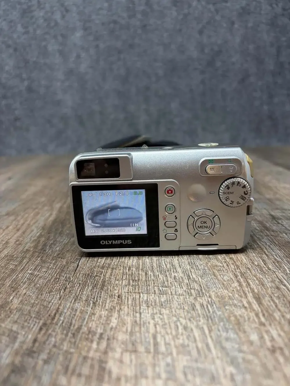 Olympus Camedia D-595 Zoom Digital Camera 5.0 MP 3X Optical Zoom - Tested